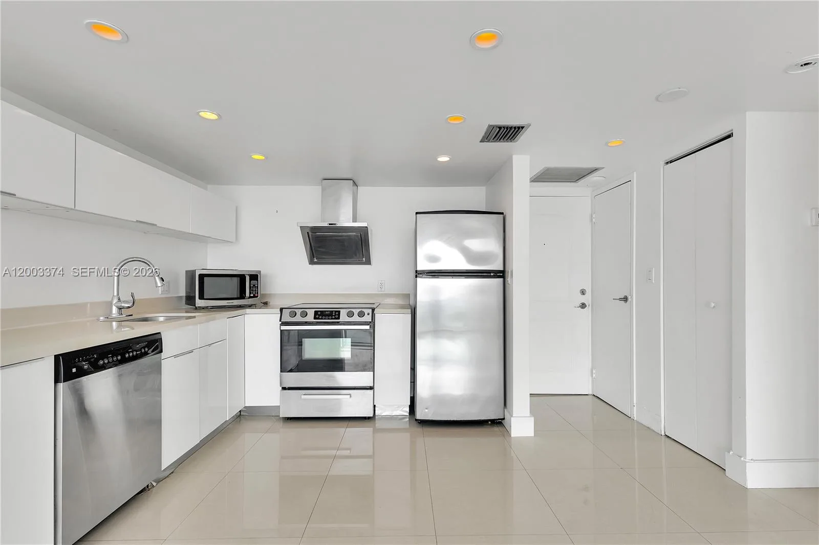 100 Bayview Dr # 1002, Sunny Isles Beach, FL 33160