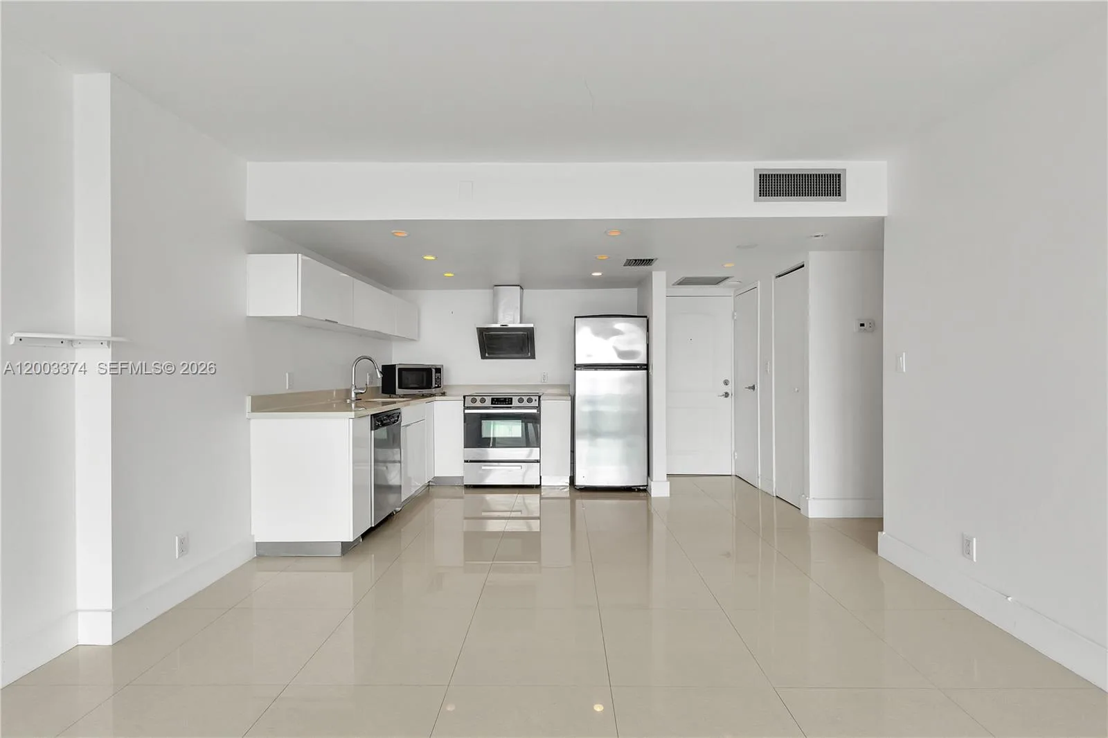 100 Bayview Dr # 1002, Sunny Isles Beach, FL 33160 photo 10