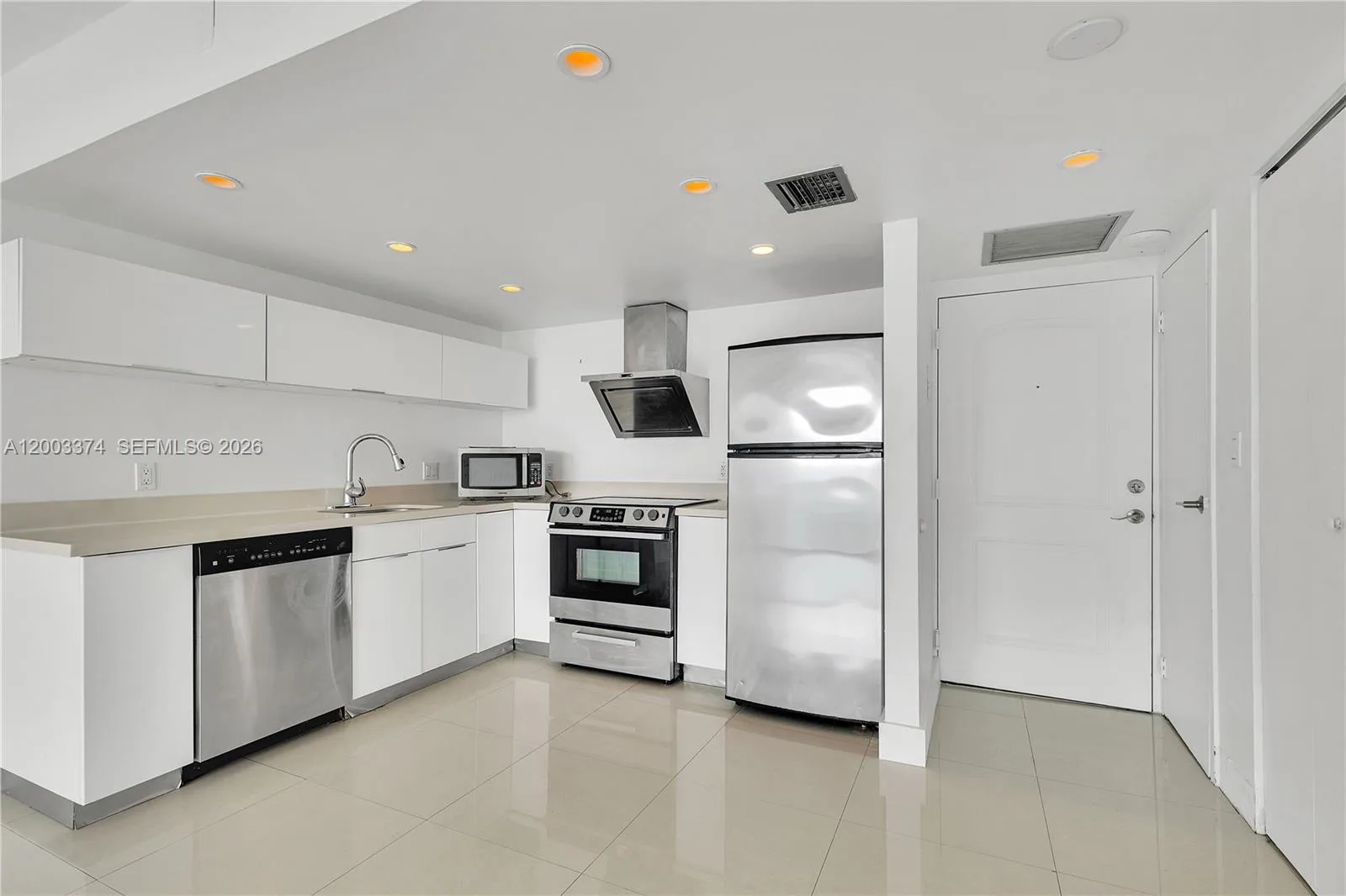 100 Bayview Dr # 1002, Sunny Isles Beach, FL 33160 photo 7