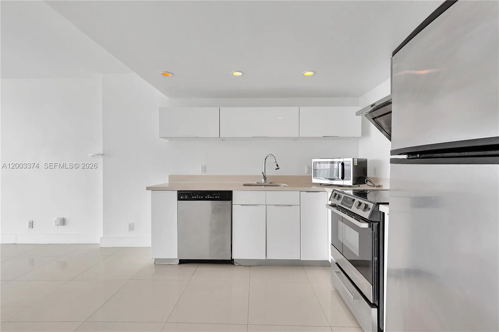 100 Bayview Dr # 1002, Sunny Isles Beach, FL 33160 photo 8