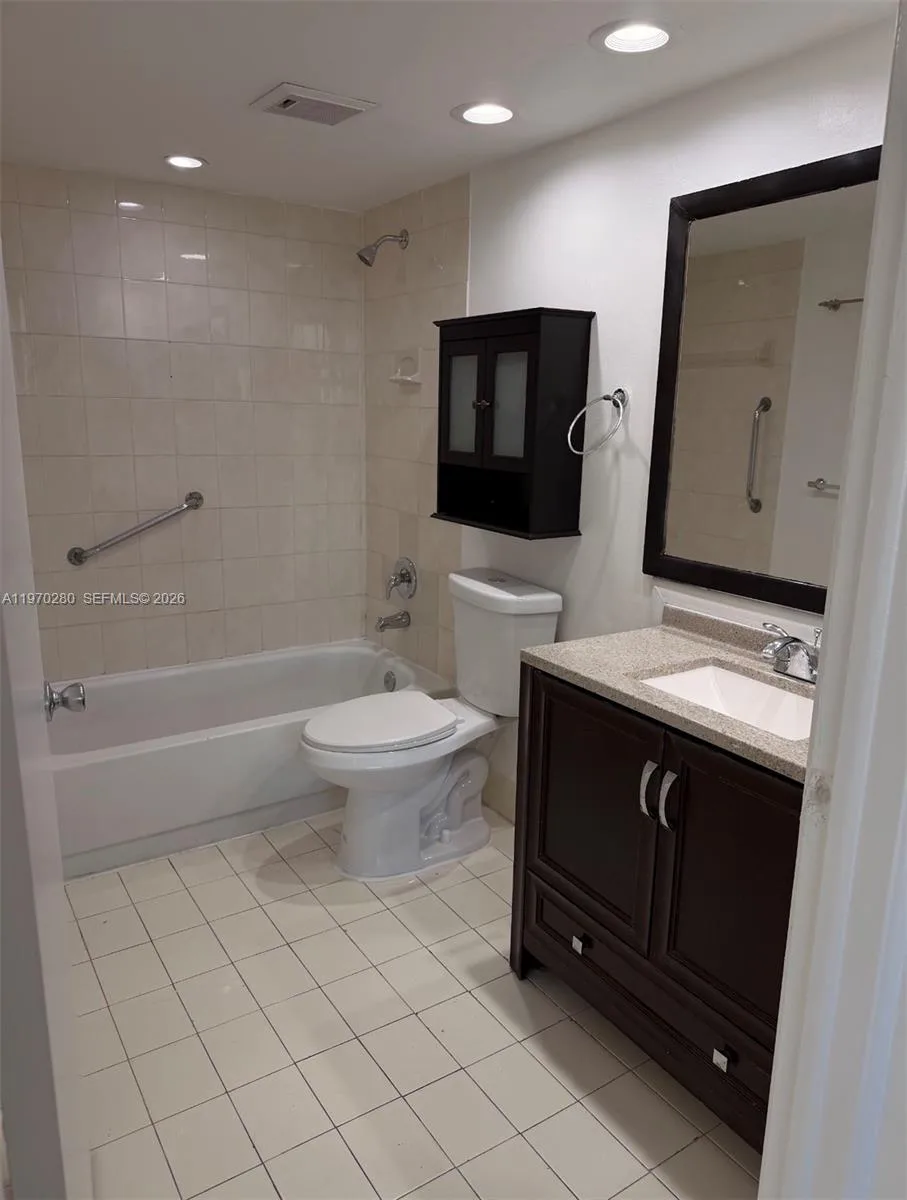 8050 NW 8th St # 1307, Miami, FL 33126 photo 8