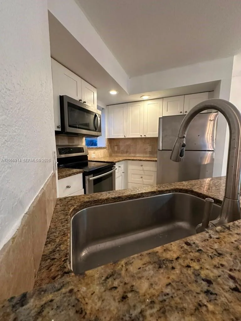 3330 N Pinewalk Dr N # 1611, Margate, FL 33063 photo 2