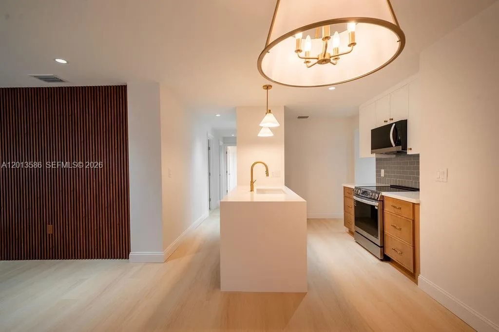 1550 S Greenway Dr, Coral Gables, FL 33134