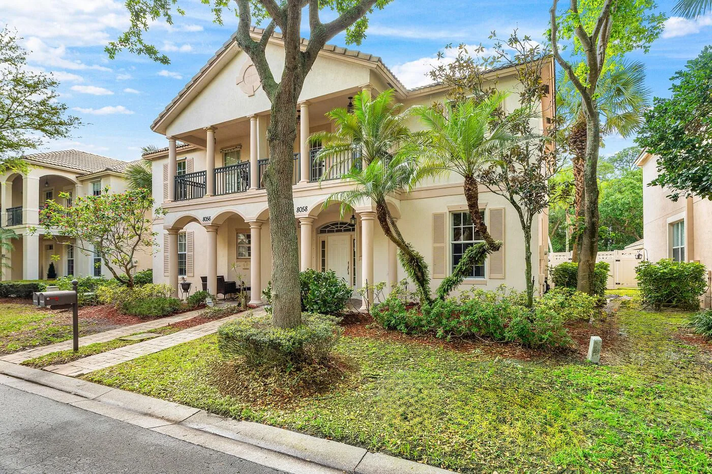 8058 Murano Circle, Palm Beach Gardens, FL 33418
