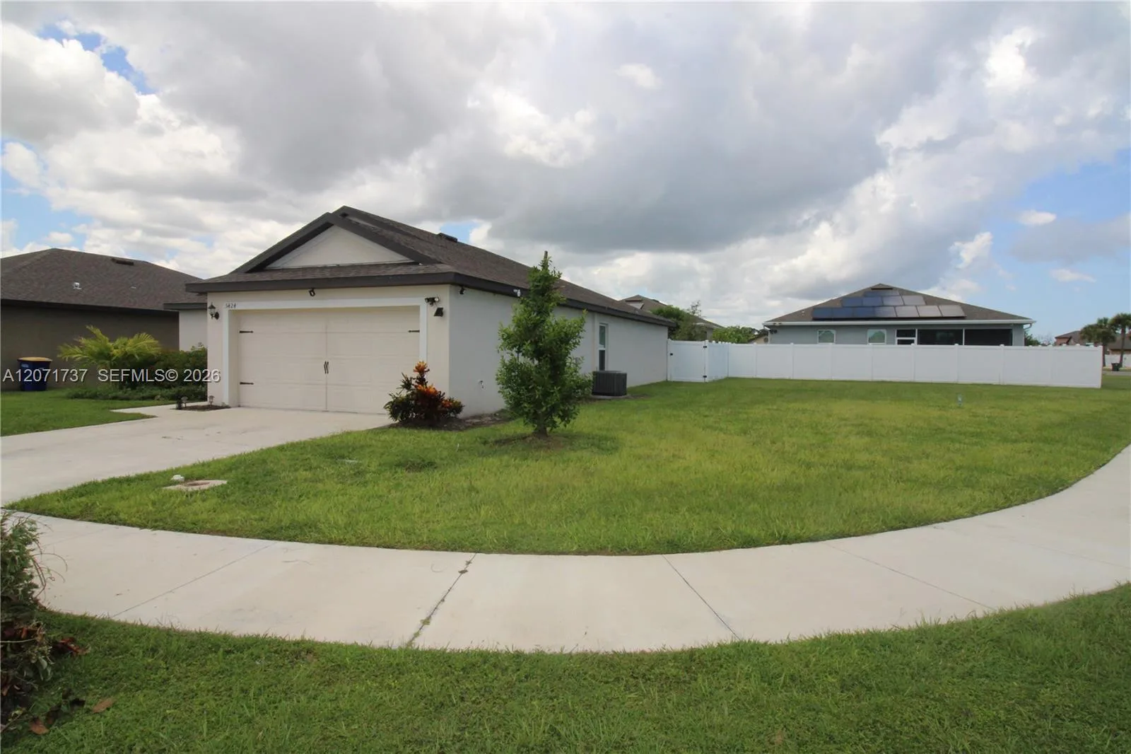 5424 Fantasy Dr, Fort Pierce, FL 34947 photo 3