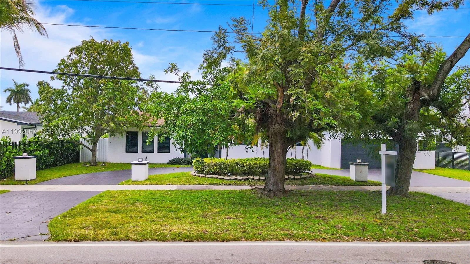 1850 NE 199th St, Miami, FL 33179 photo 4
