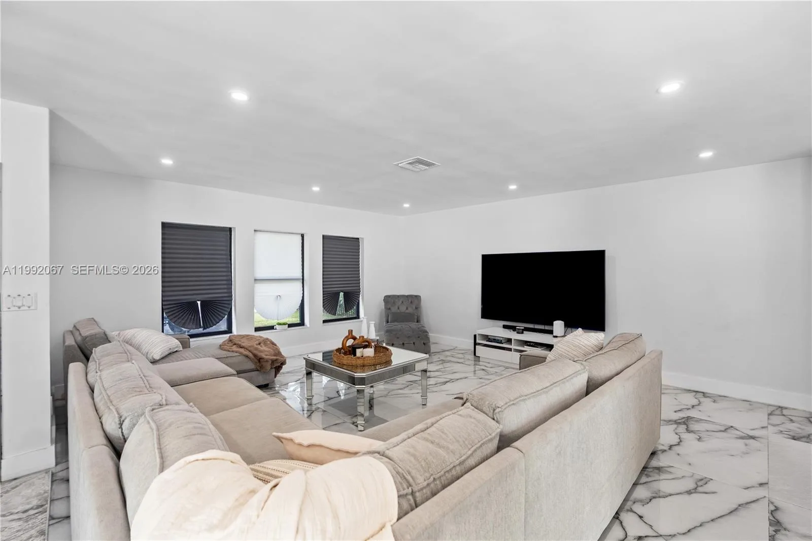 1850 NE 199th St, Miami, FL 33179 photo 9