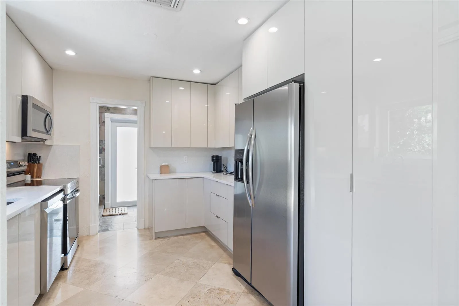 2740 NE 25th Place, Fort Lauderdale, FL 33305 photo 10