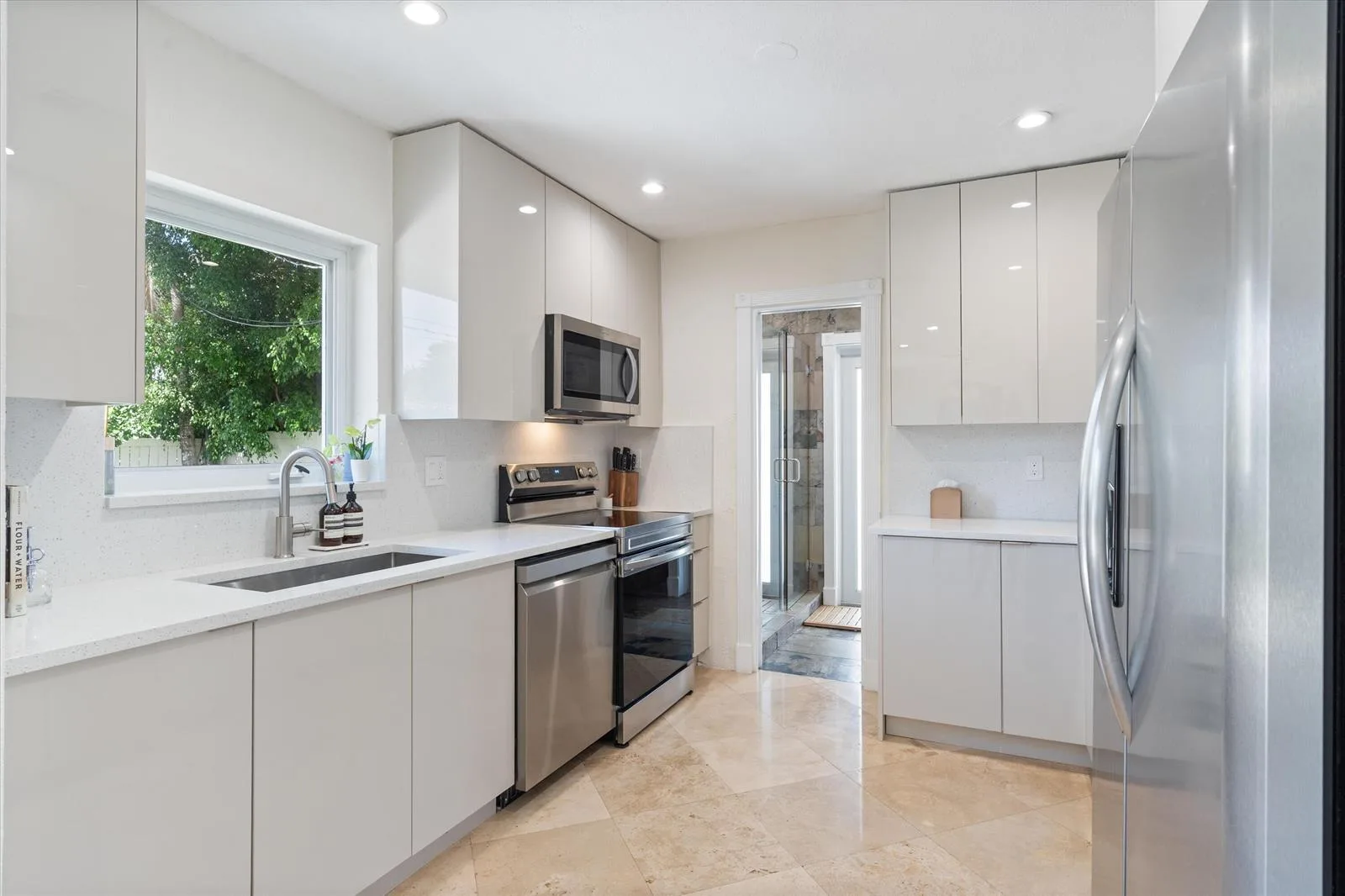 2740 NE 25th Place, Fort Lauderdale, FL 33305 photo 8