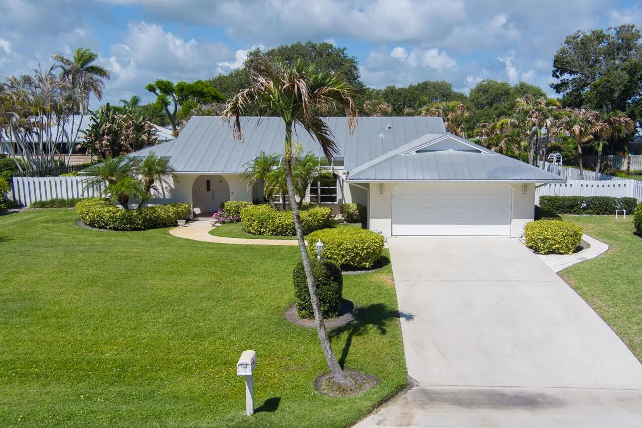 9268 SE Gettysburg Court, Hobe Sound, FL 33455