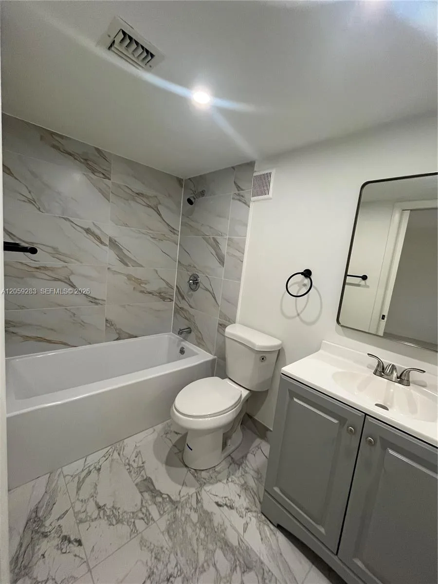 8625 NW 8th St # 213, Miami, FL 33126 photo 8
