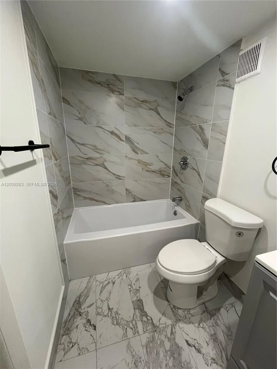 8625 NW 8th St # 213, Miami, FL 33126 photo 9