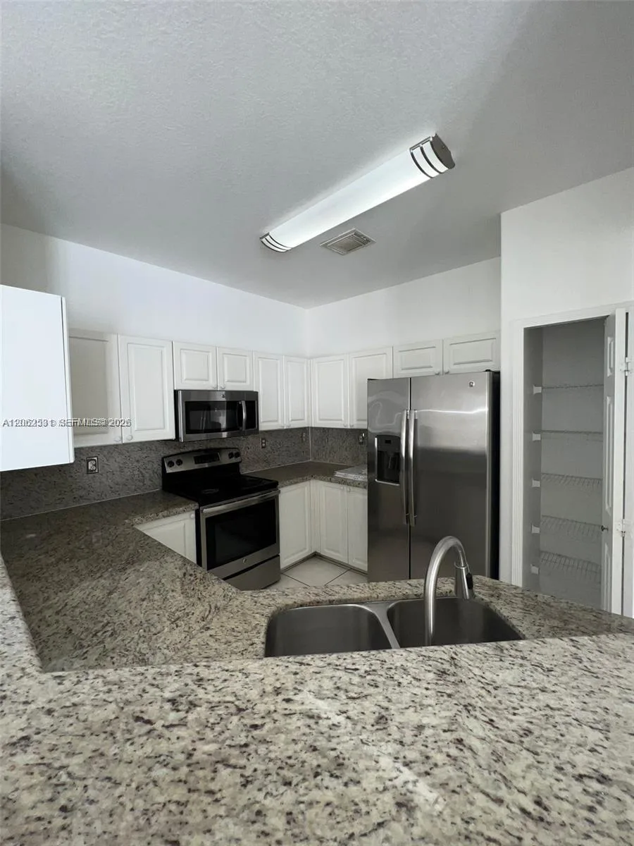 4847 NW 108th Ct, Doral, FL 33178 photo 5