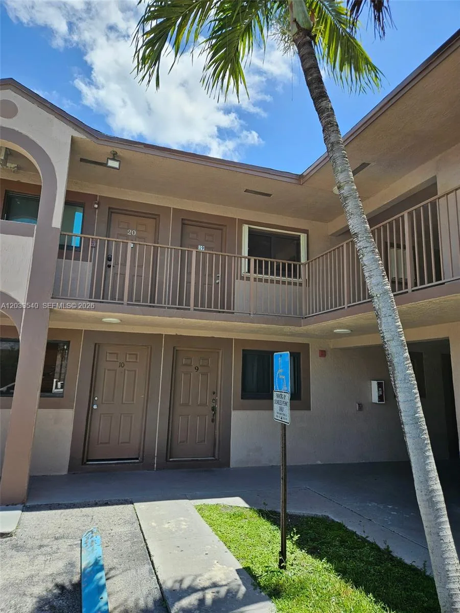 2348 W 56th St # 19, Hialeah, FL 33016