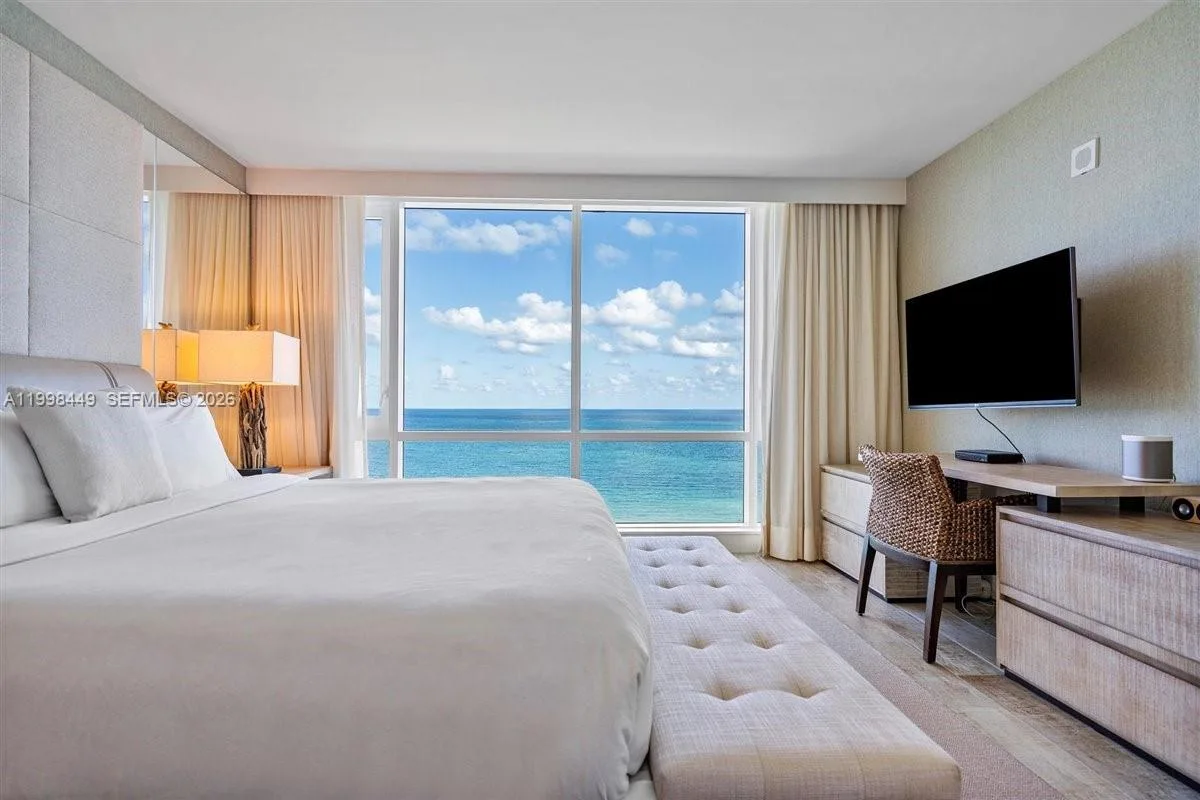 102 24th St # 1520, Miami Beach, FL 33139