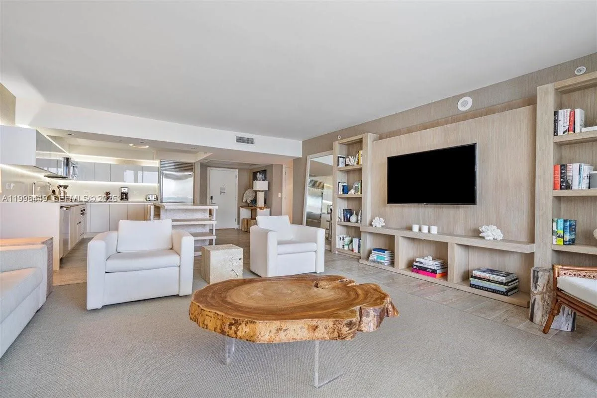 102 24th St # 1520, Miami Beach, FL 33139 photo 4