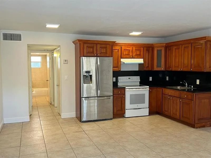 7851 Dunham Boulevard # 4, Miami, FL 33138
