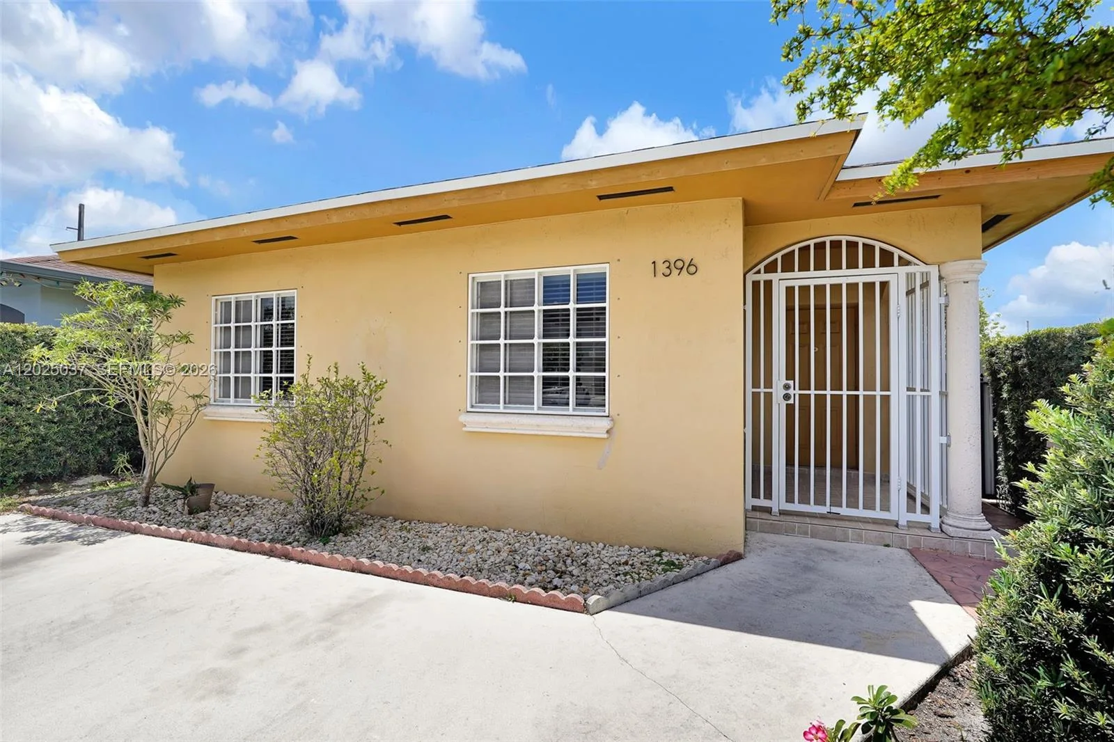 1396 W 30th St, Hialeah, FL 33012 photo 2