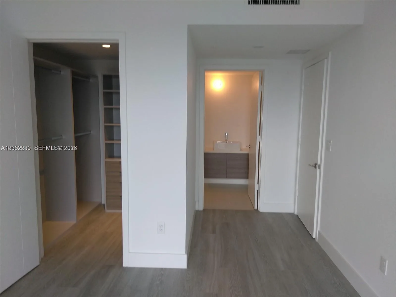 1010 SW 2nd Ave # 1901, Miami, FL 33130 photo 2