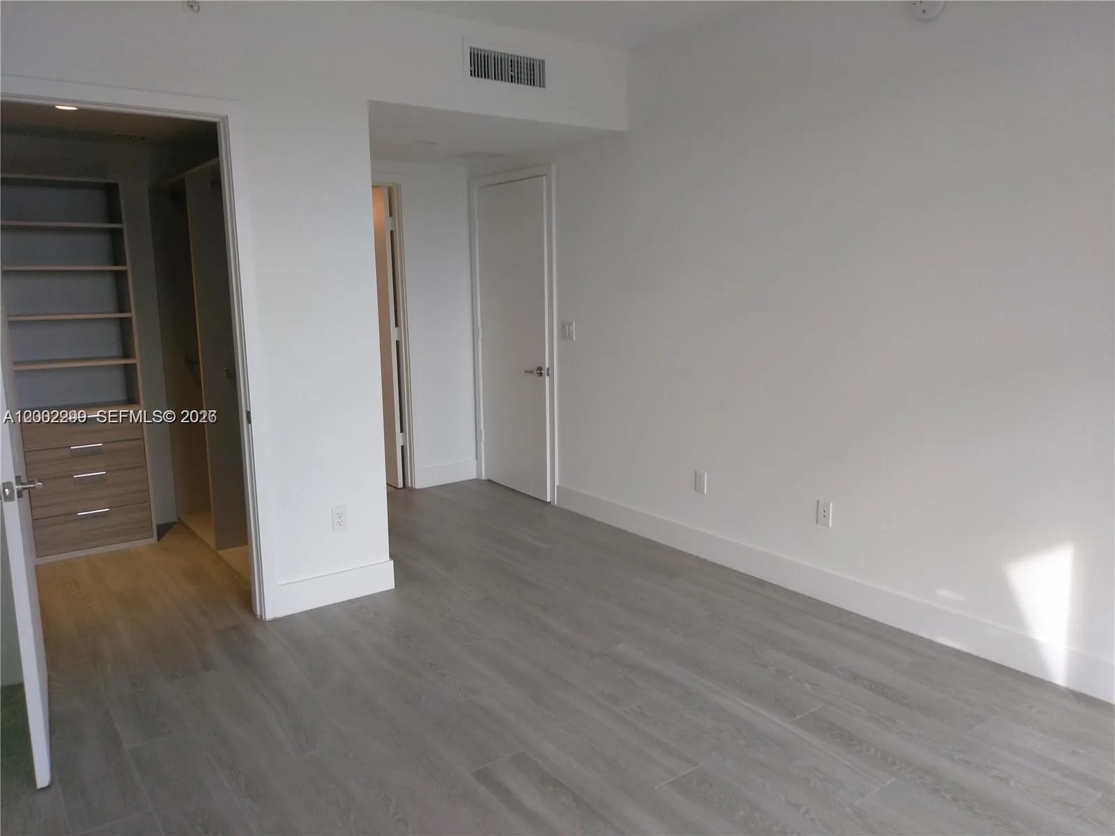 1010 SW 2nd Ave # 1901, Miami, FL 33130 photo 3