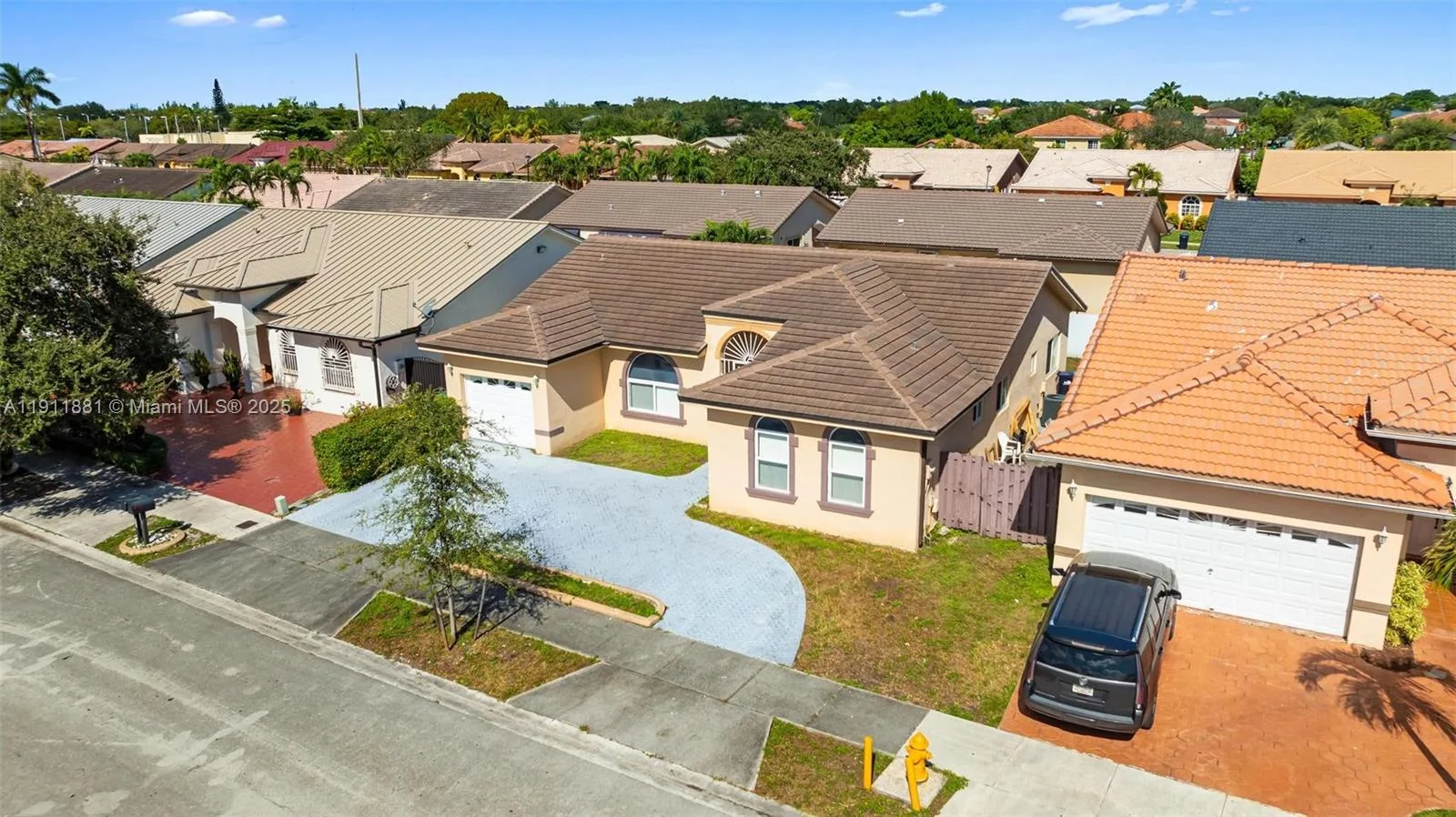 8761 NW 142nd St, Miami Lakes, FL 33018 photo 2