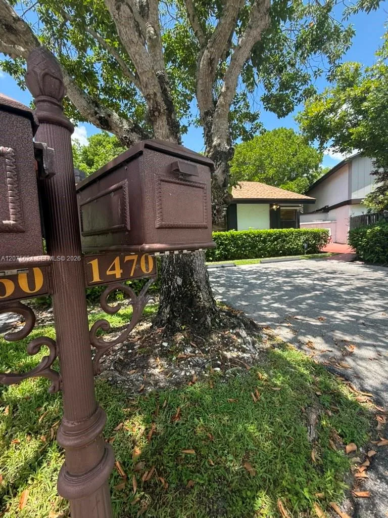 1470 Flamingo Ct, Pembroke Pines, FL 33026 photo 2