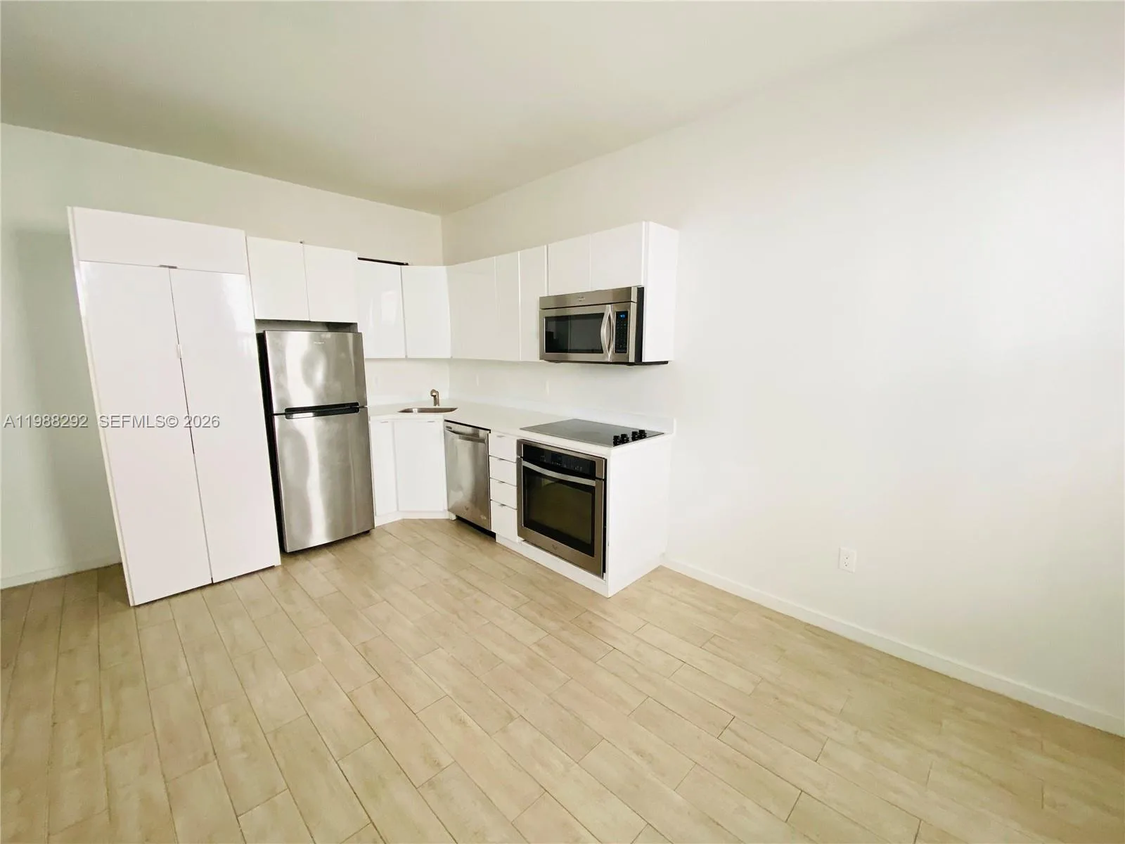 1611 Meridian Ave # 305, Miami Beach, FL 33139 photo 2