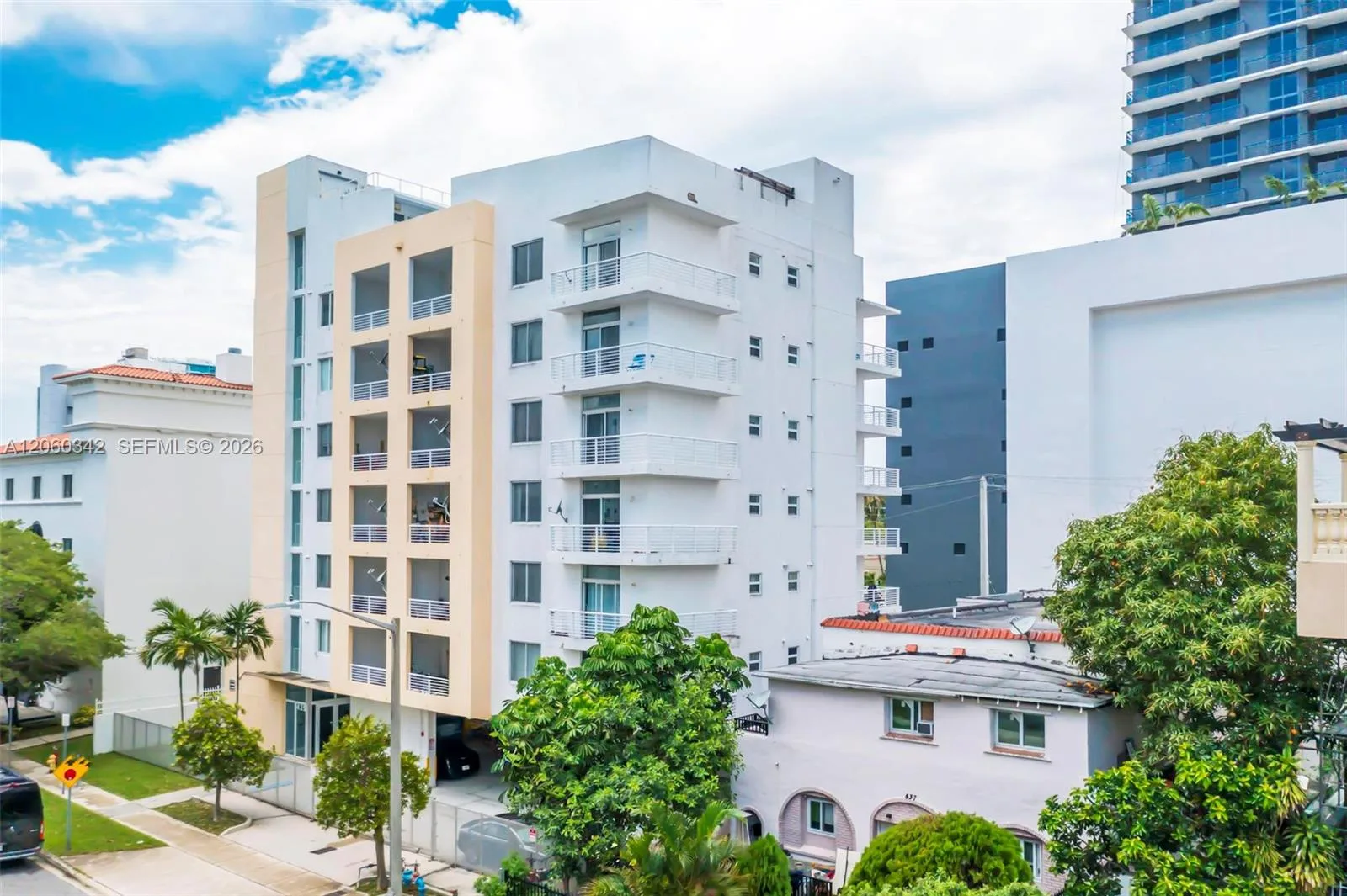425 NE 30th St # Apt 202, Miami, FL 33137