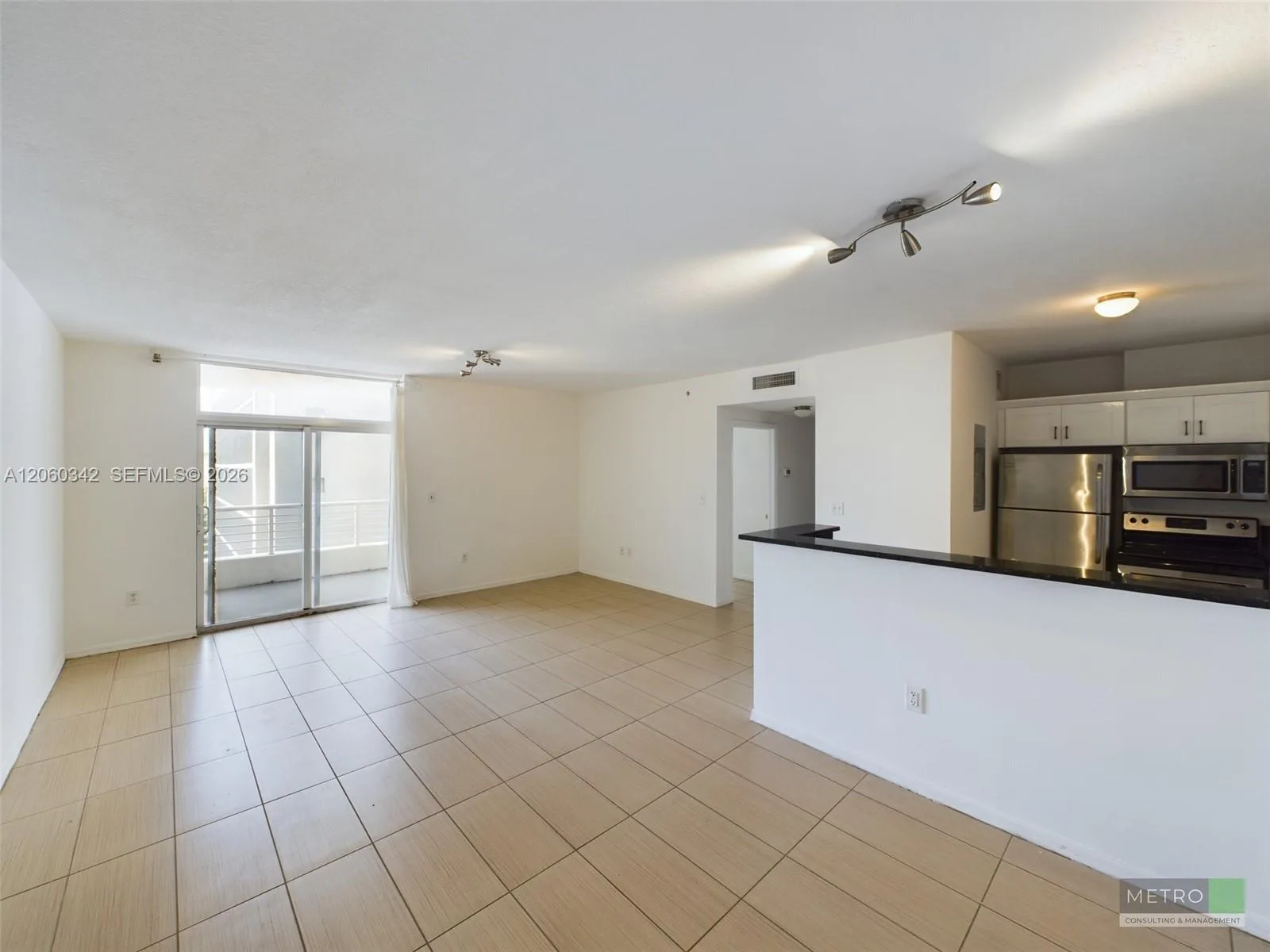 425 NE 30th St # Apt 202, Miami, FL 33137 photo 3