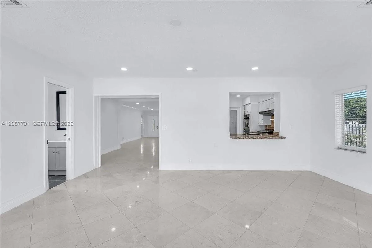 2005 N 36th Ave, Hollywood, FL 33021 photo 10