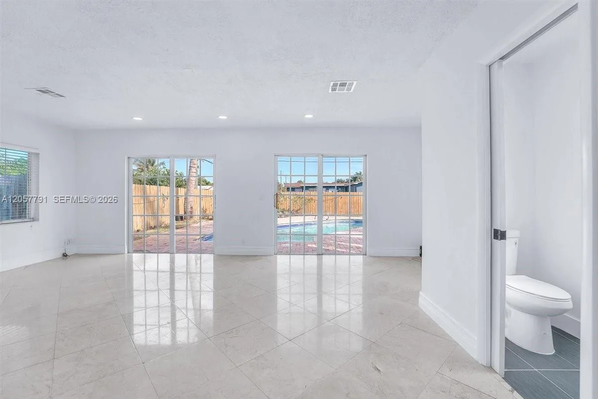2005 N 36th Ave, Hollywood, FL 33021 photo 12