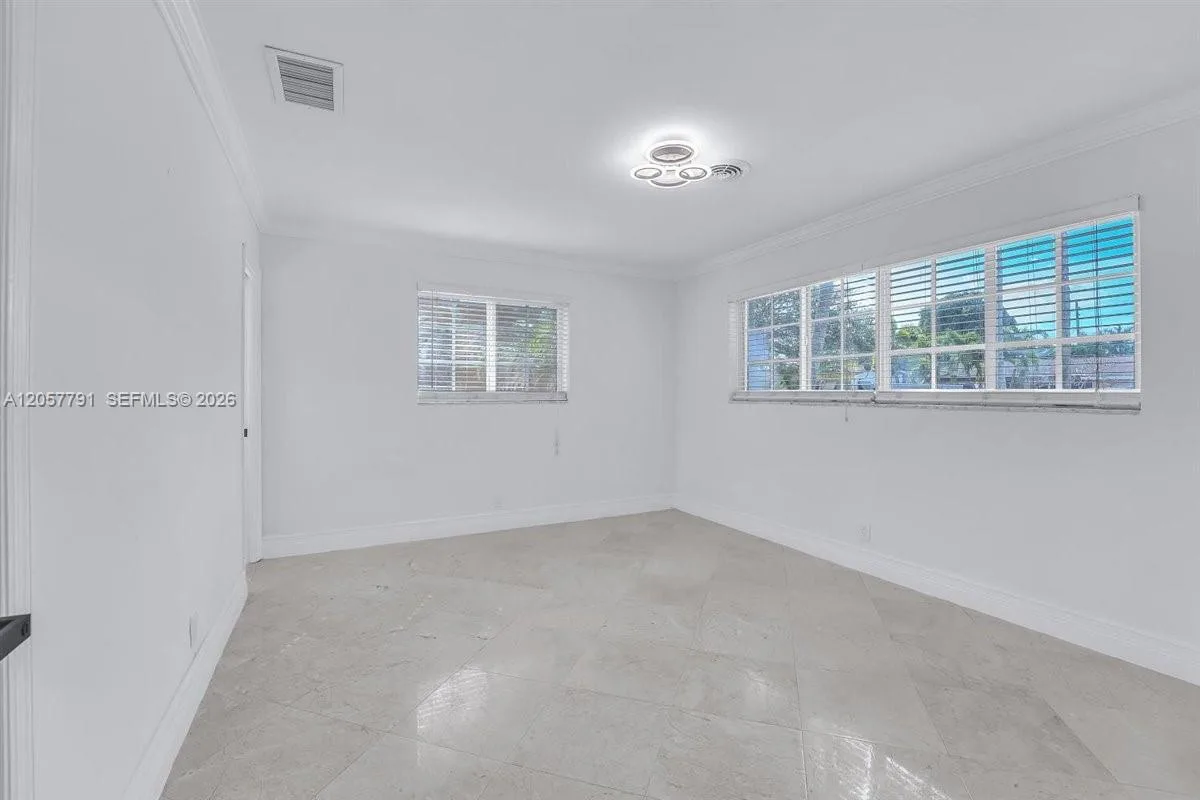 2005 N 36th Ave, Hollywood, FL 33021 photo 13