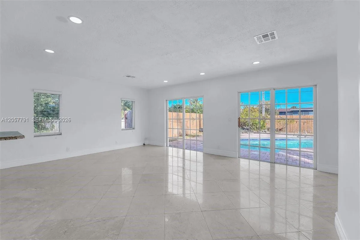 2005 N 36th Ave, Hollywood, FL 33021 photo 9