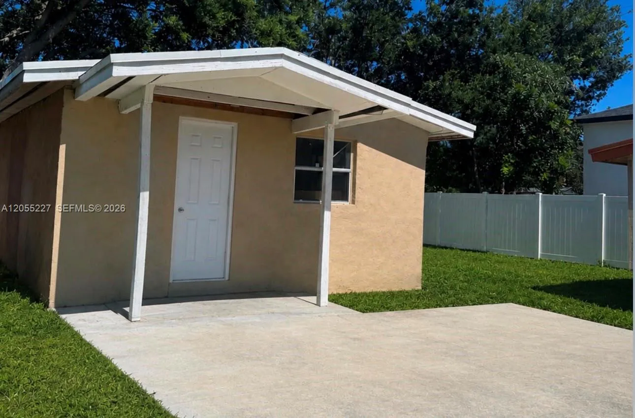 217 NW 14th Ct # B, Dania Beach, FL 33004