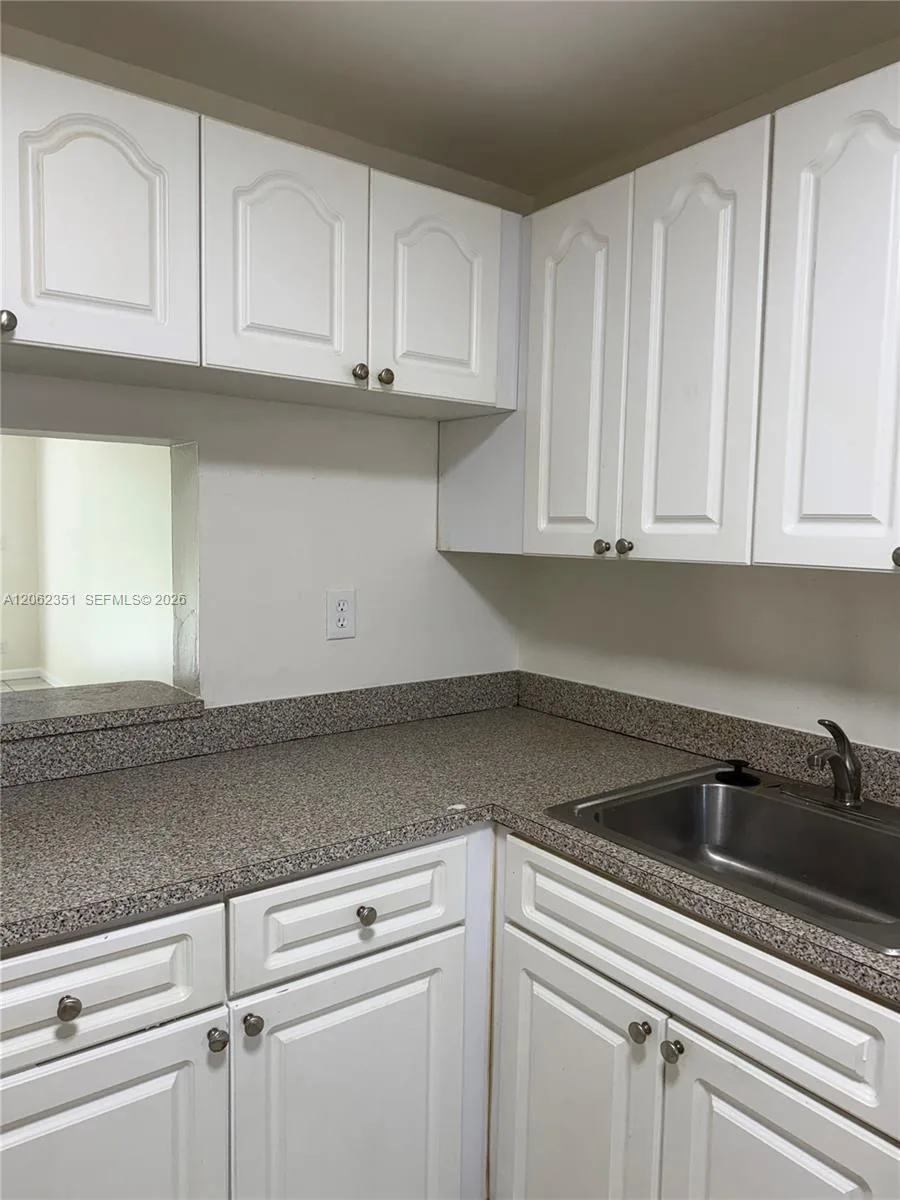 7825 Fairview Dr # 204, Tamarac, FL 33321