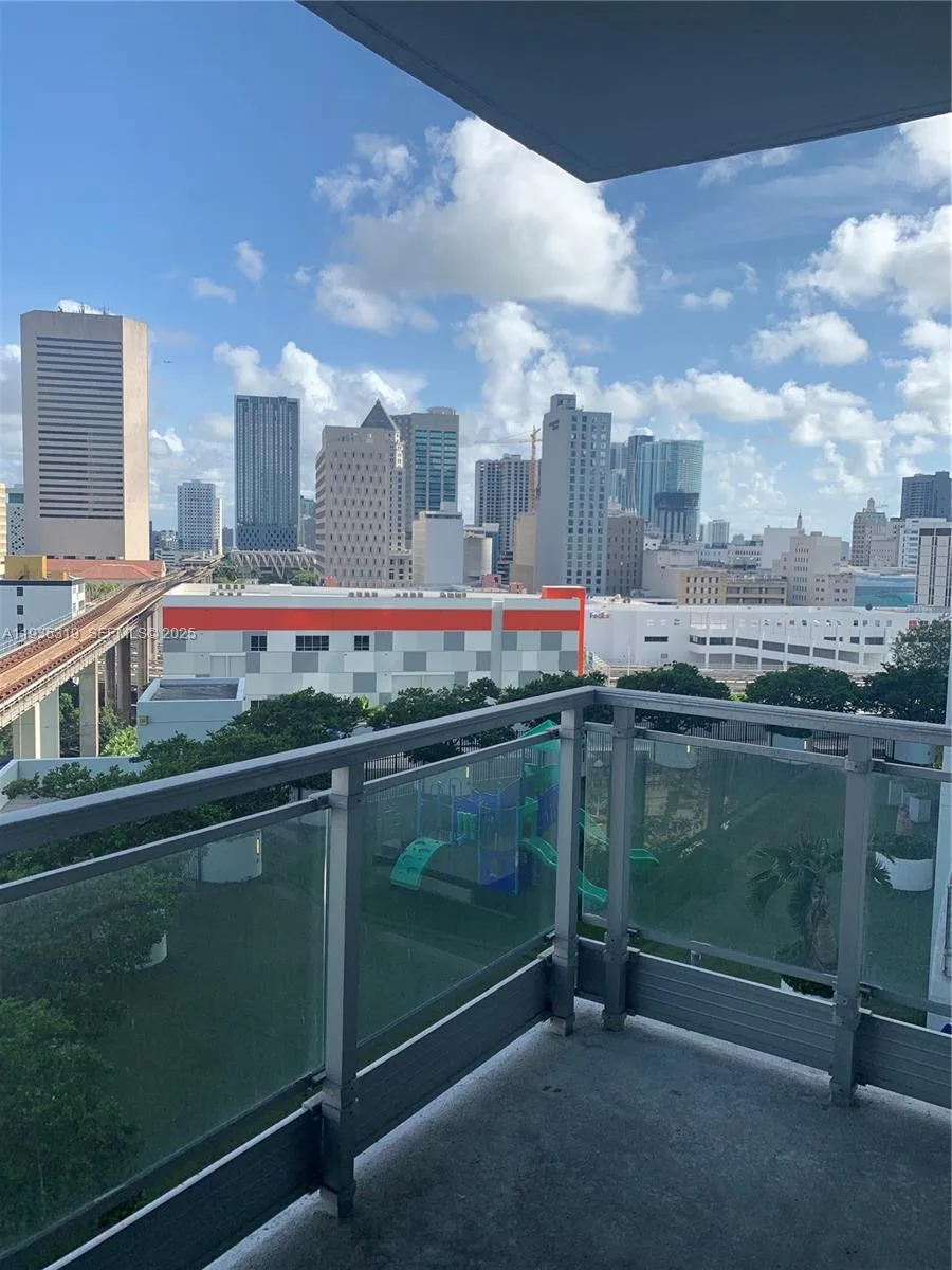 90 SW 3rd St # 1211, Miami, FL 33130
