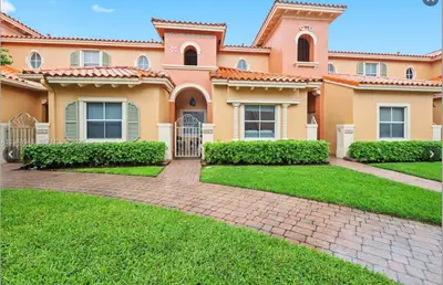 VILLAS AT HARBOR ISLES