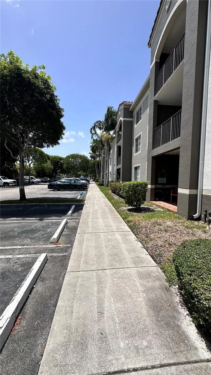 6861 SW 44th St # 209, Miami, FL 33155