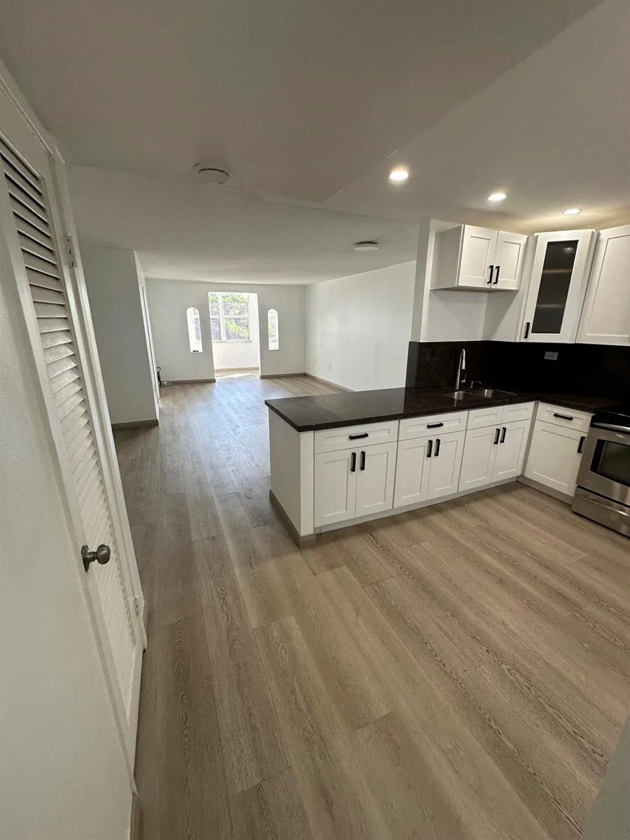1660 NE 191st Street # 404-1, Miami, FL 33179