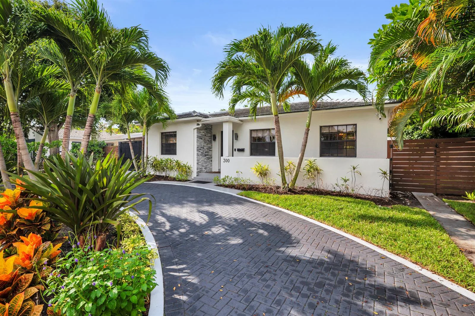 300 35th Street, West Palm Beach, FL 33407 photo 2