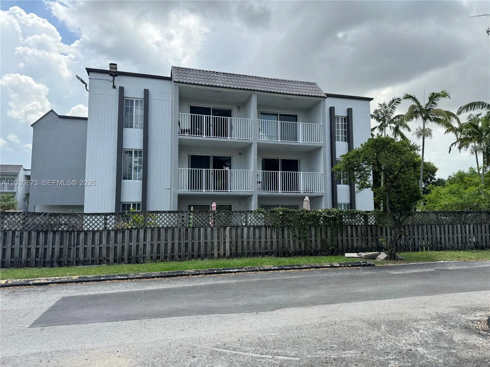5201 Geneva Way # 308, Doral, FL 33166