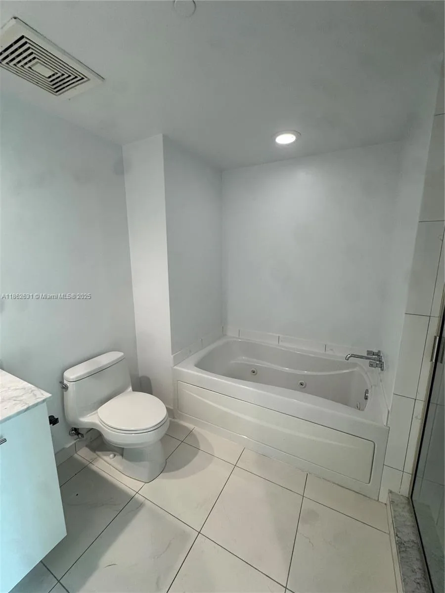 55 SE 6th St # 3004, Miami, FL 33131 photo 9
