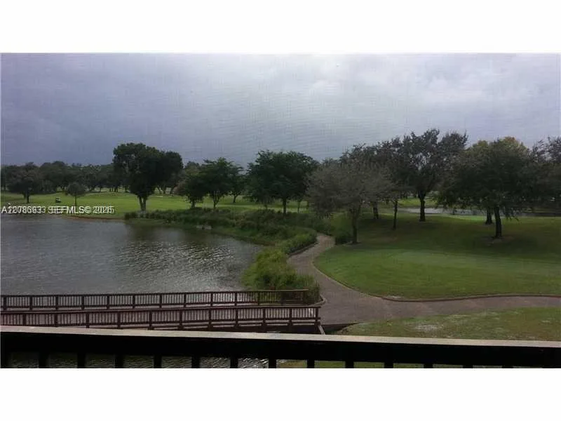 3001 W Rolling Hills Cir # 407, Davie, FL 33328
