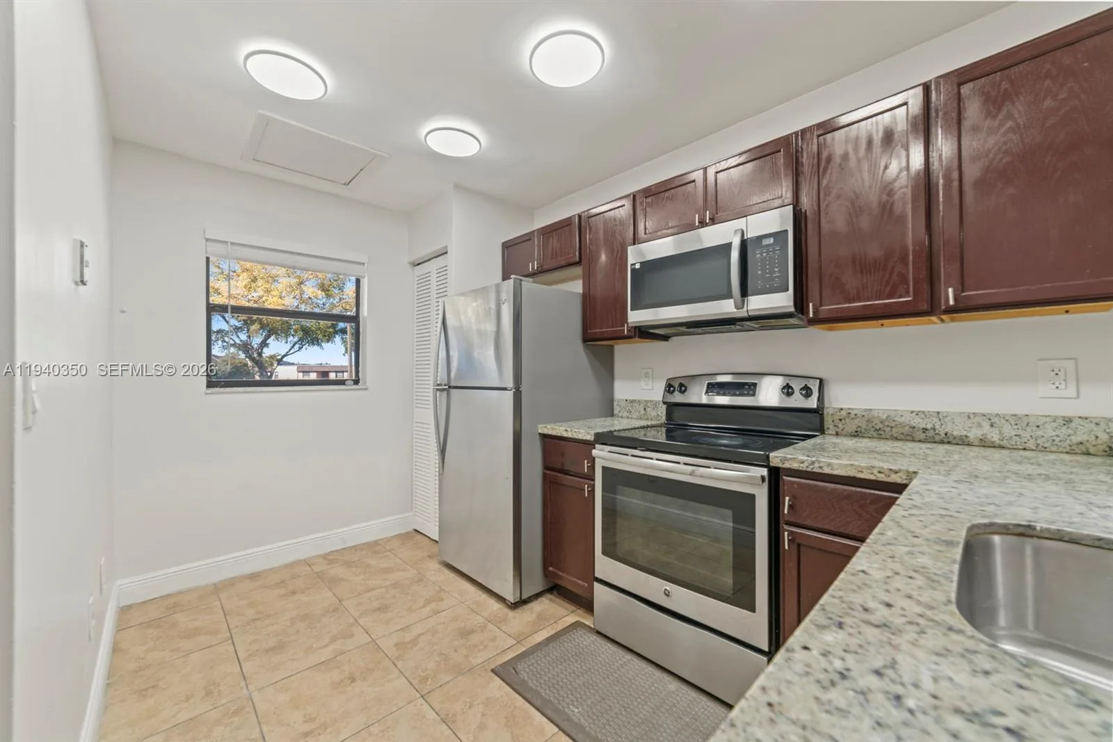 880 NE 207th Ter # 202-10, Miami, FL 33179 photo 3