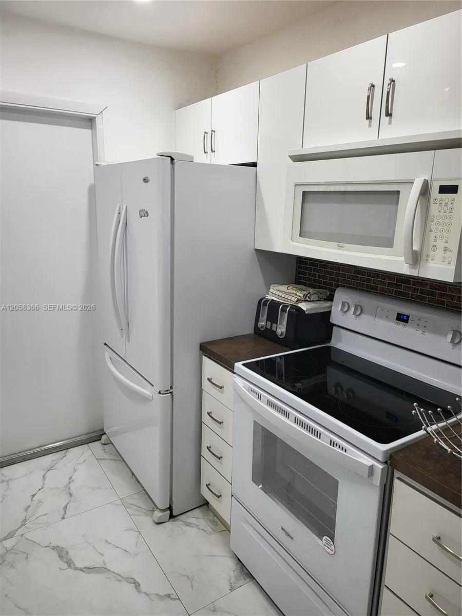 1747 Rodman St # 110, Hollywood, FL 33020 photo 7