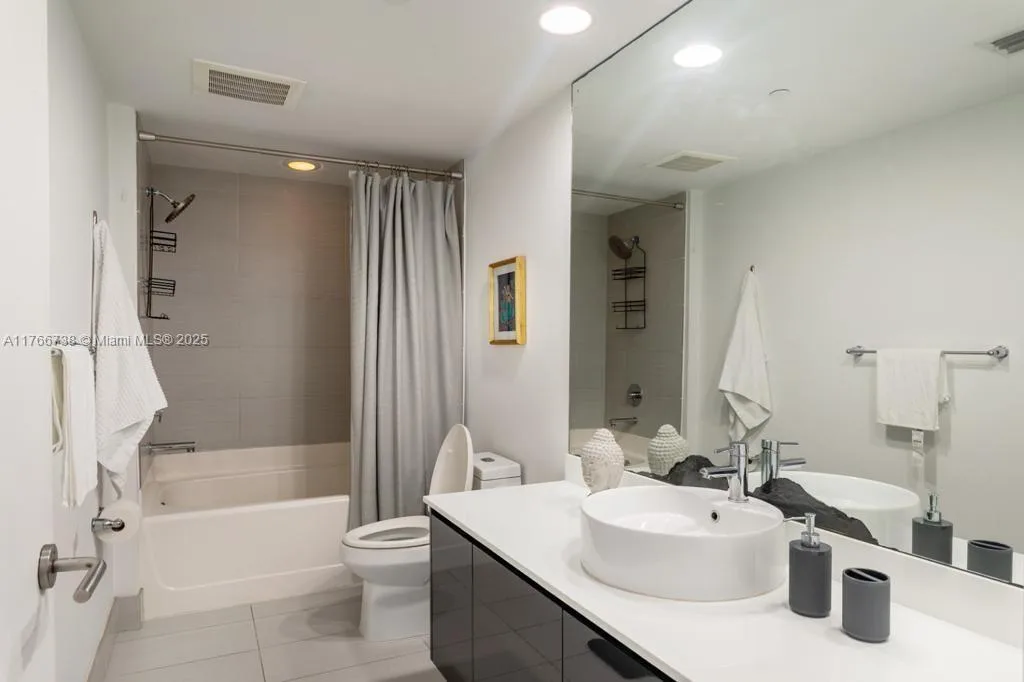 31 SE 6th St # 1601, Miami, FL 33131 photo 10