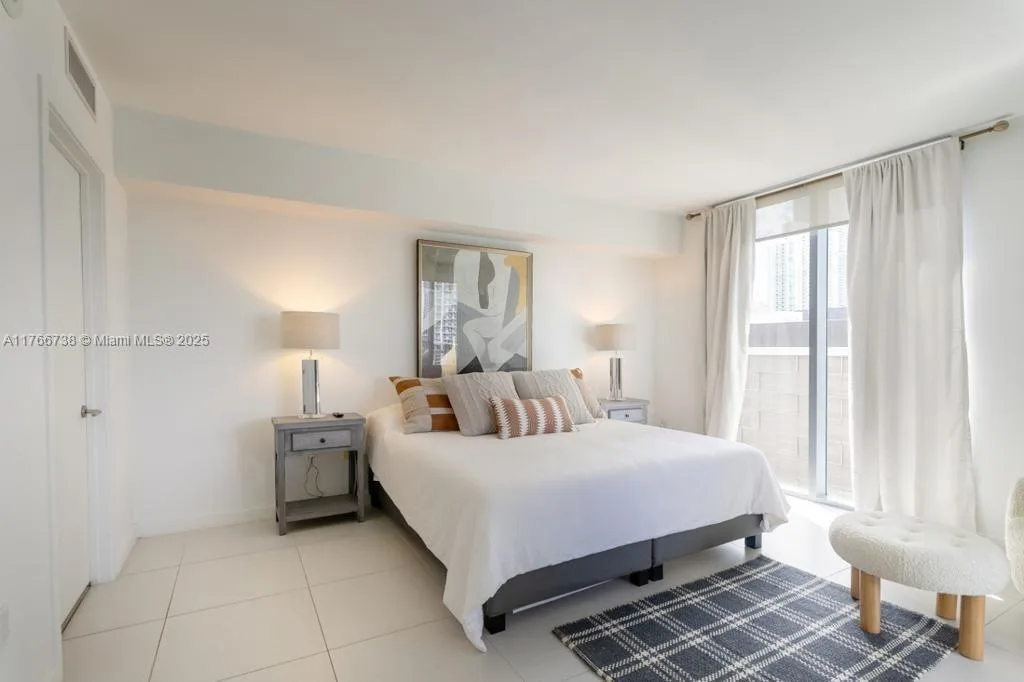 31 SE 6th St # 1601, Miami, FL 33131 photo 5
