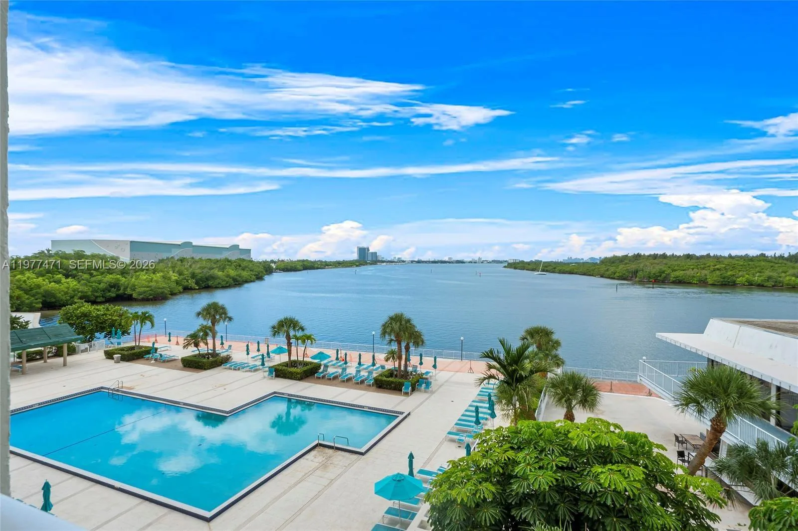 300 Bayview Dr # 509, Sunny Isles Beach, FL 33160