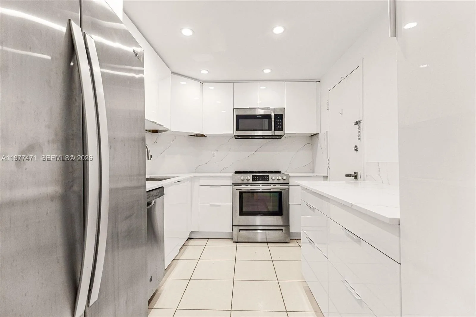 300 Bayview Dr # 509, Sunny Isles Beach, FL 33160 photo 3