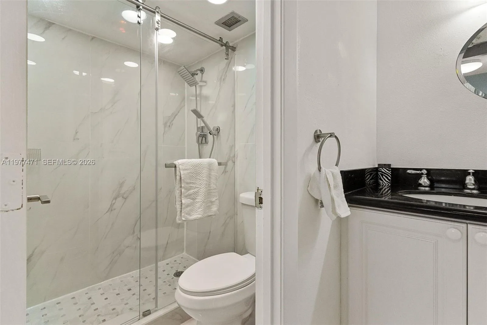 300 Bayview Dr # 509, Sunny Isles Beach, FL 33160 photo 4